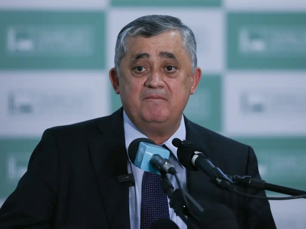 Ministro José Guimarães em entrevista a jornalistas