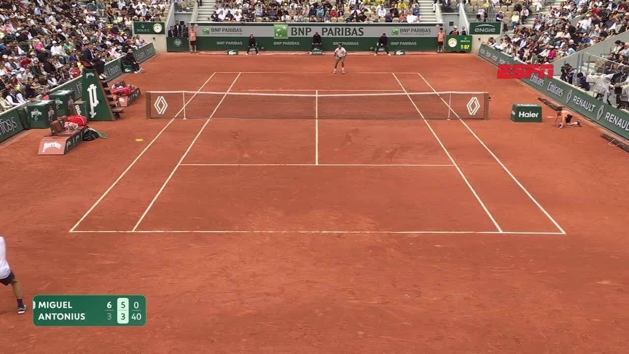 Guto Miguel comemora título juvenil em Roland Garros