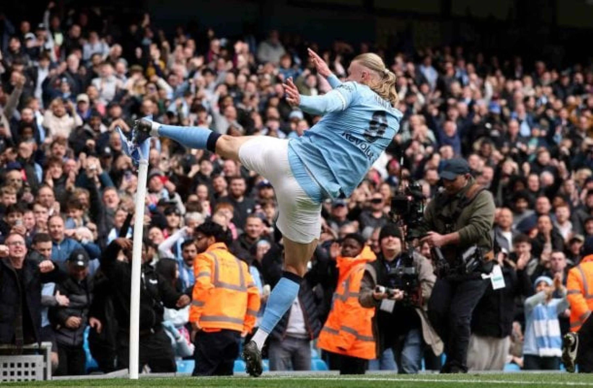 Erling Haaland comemorando gol no Etihad