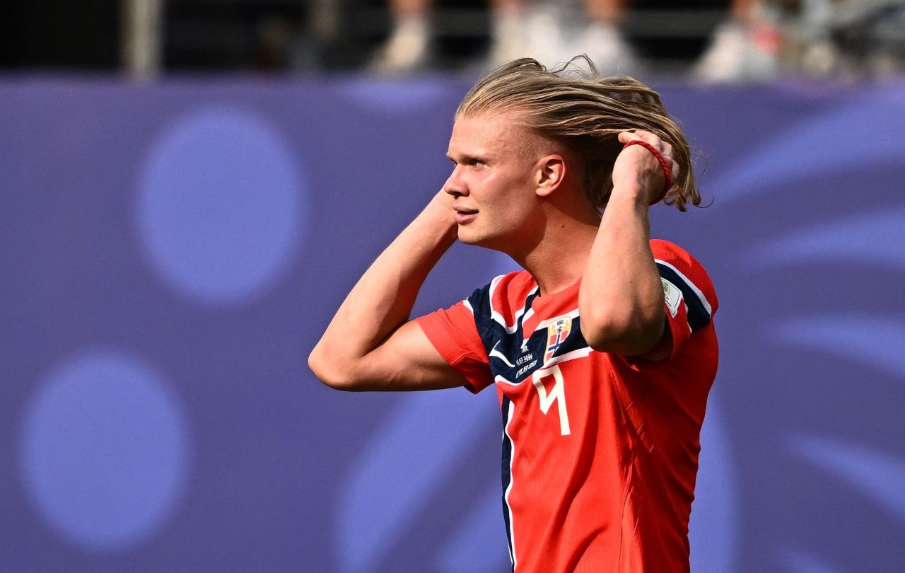 Erling Haaland comemora gol contra o Brasil