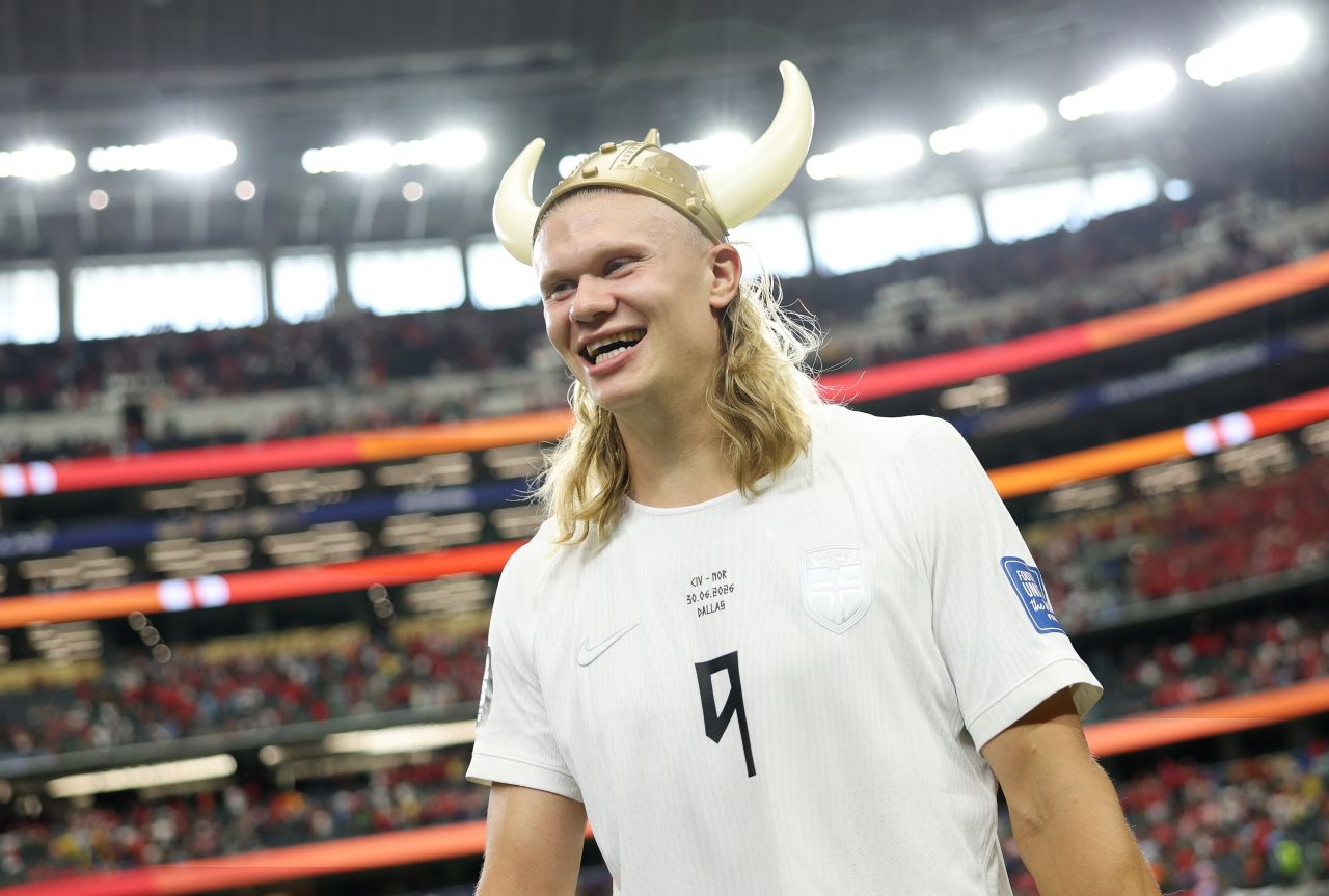 Erling Haaland comemorando gol pela Noruega