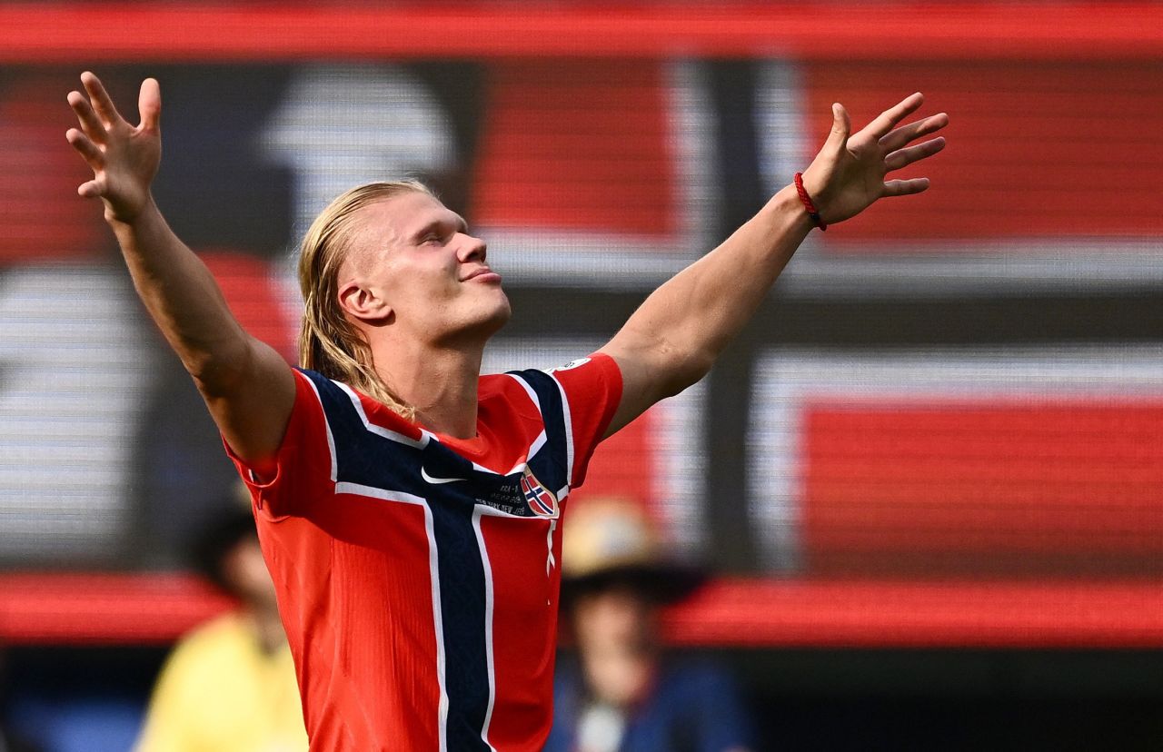 Haaland comemora gol contra o Brasil