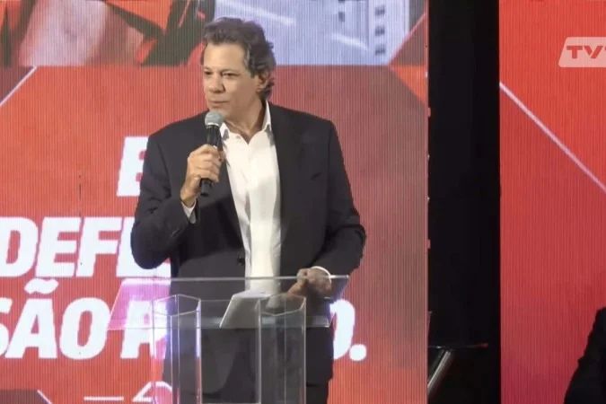 Fernando Haddad em caminhada em Heliópolis