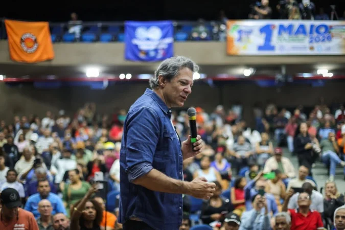 Fernando Haddad discursa em ato da Força Sindical