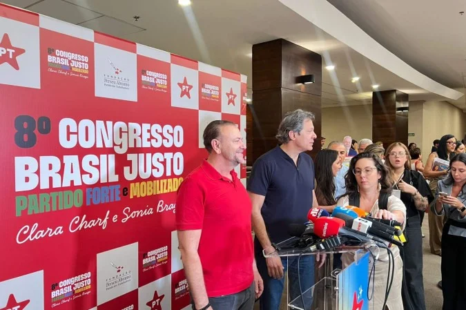 Fernando Haddad discursando no congresso do PT