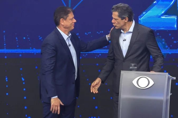 Haddad e Tarcísio durante debate presidencial