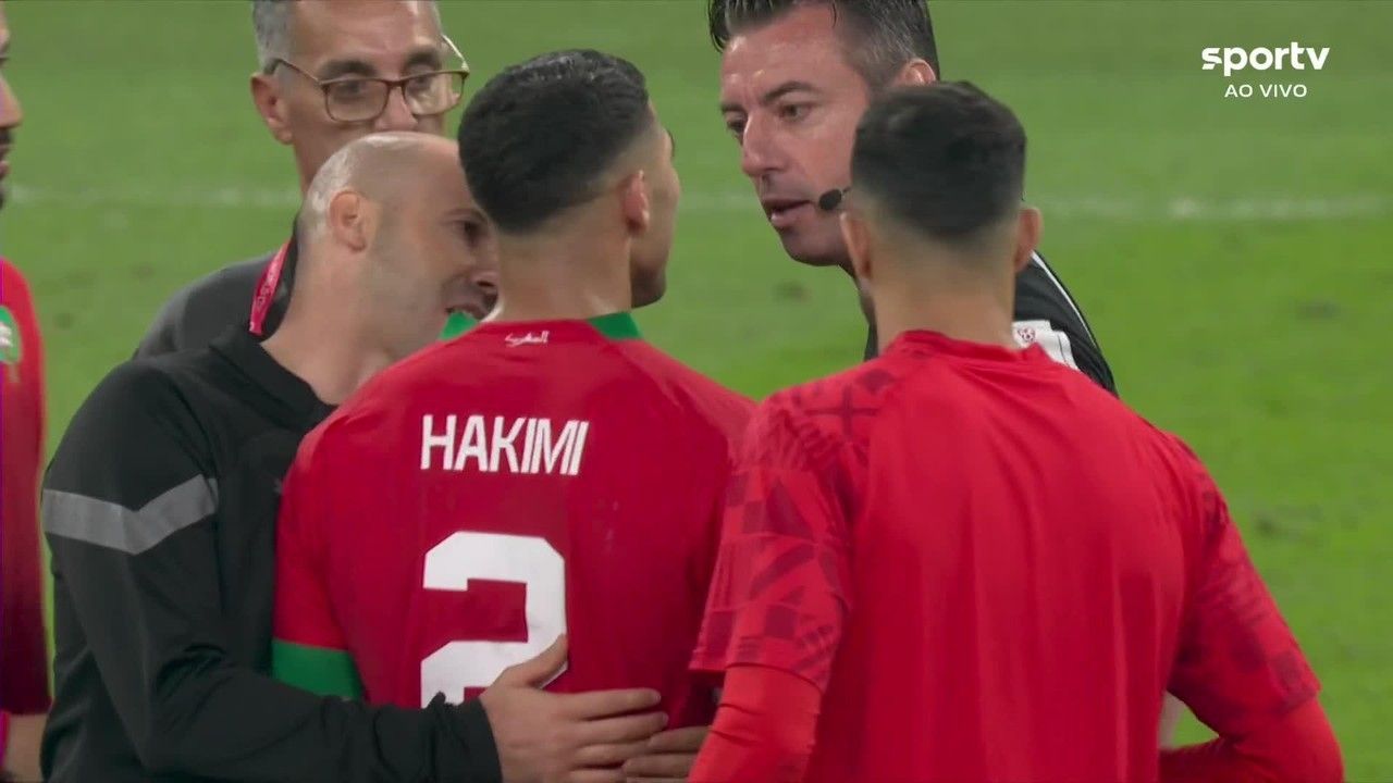 Hakimi comemorando em campo