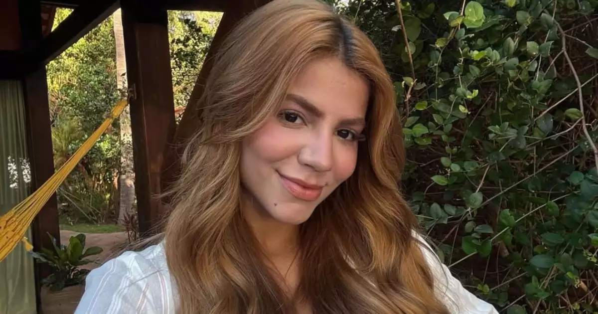 Hariany Almeida durante entrevista em evento