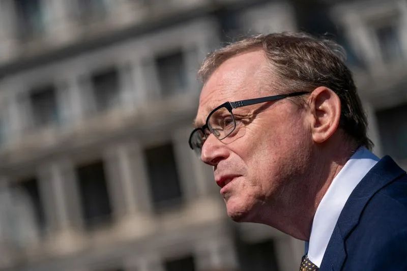 Kevin Hassett em entrevista à TV
