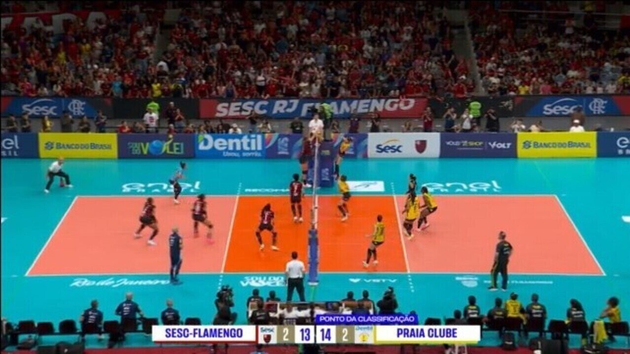 Helena Wenk em ação pelo Sesc-Flamengo