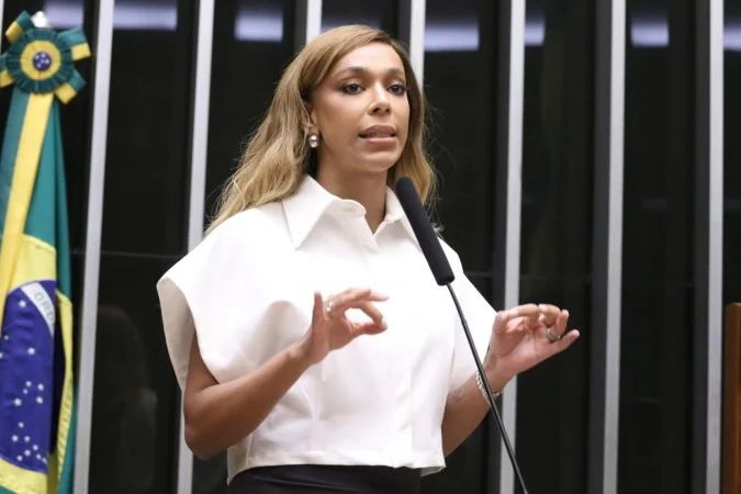 Érika Hilton durante pronunciamento