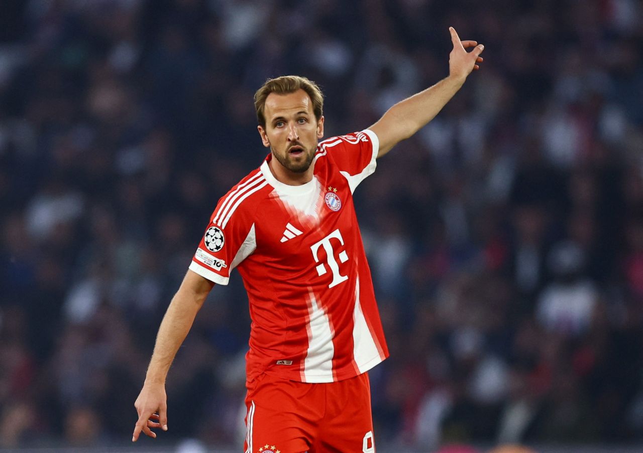 Harry Kane celebra gol com camisa do Bayern