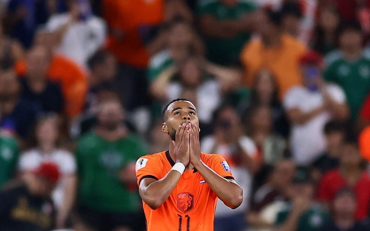 Jogadores da Holanda após derrota nos pênaltis