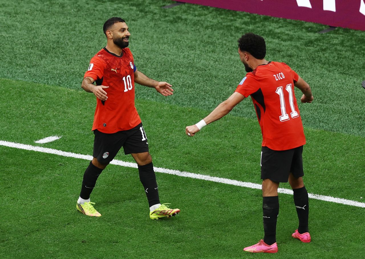 Mo Salah comemora durante jogo contra a Nova Zelândia