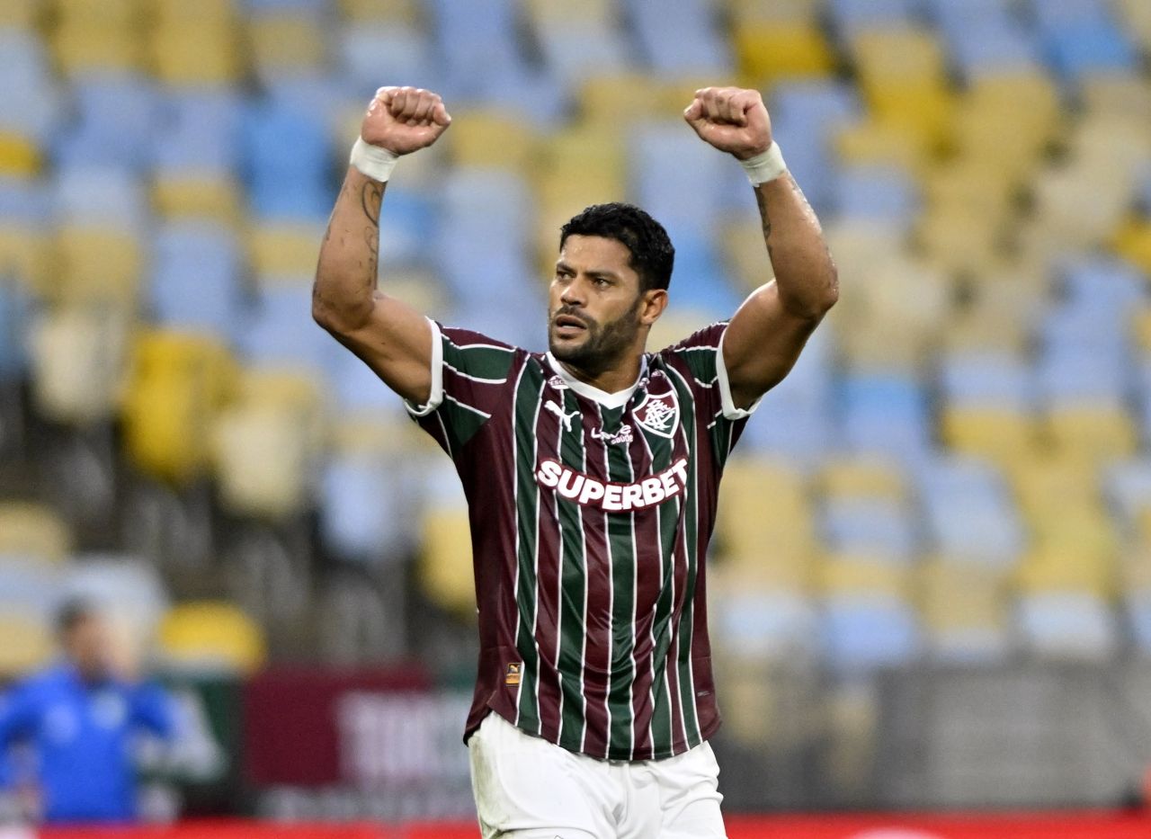Hulk comemora gol de cabeça pelo Fluminense contra o Palmeiras