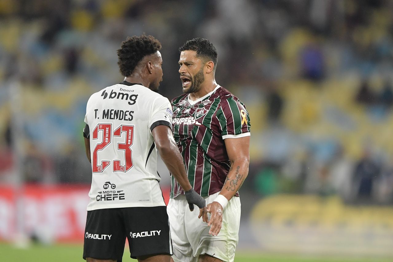 Árbitro Davi Lacerda apita o clássico no Maracanã