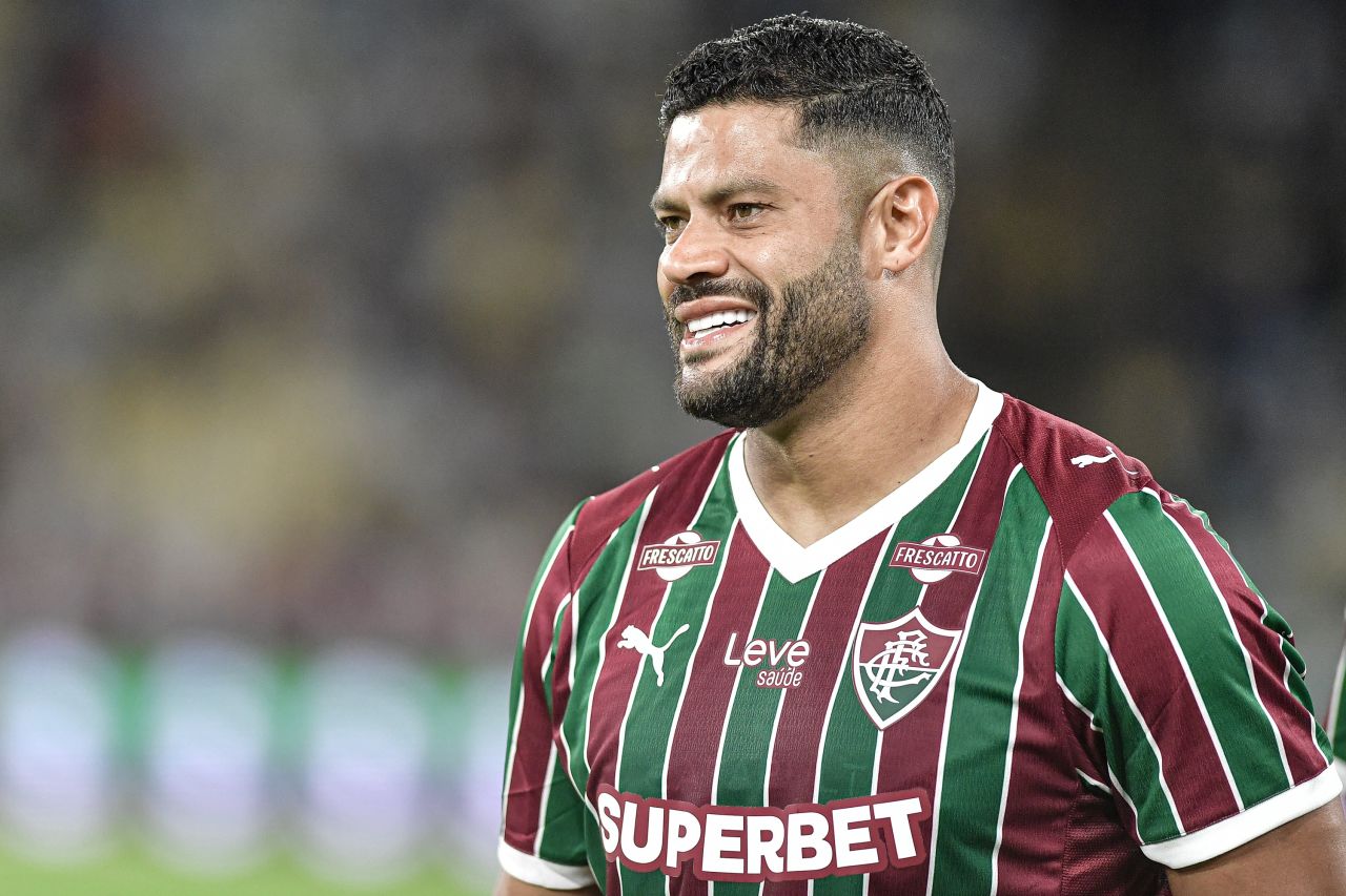Hulk em ação com a camisa do Fluminense no Maracanã