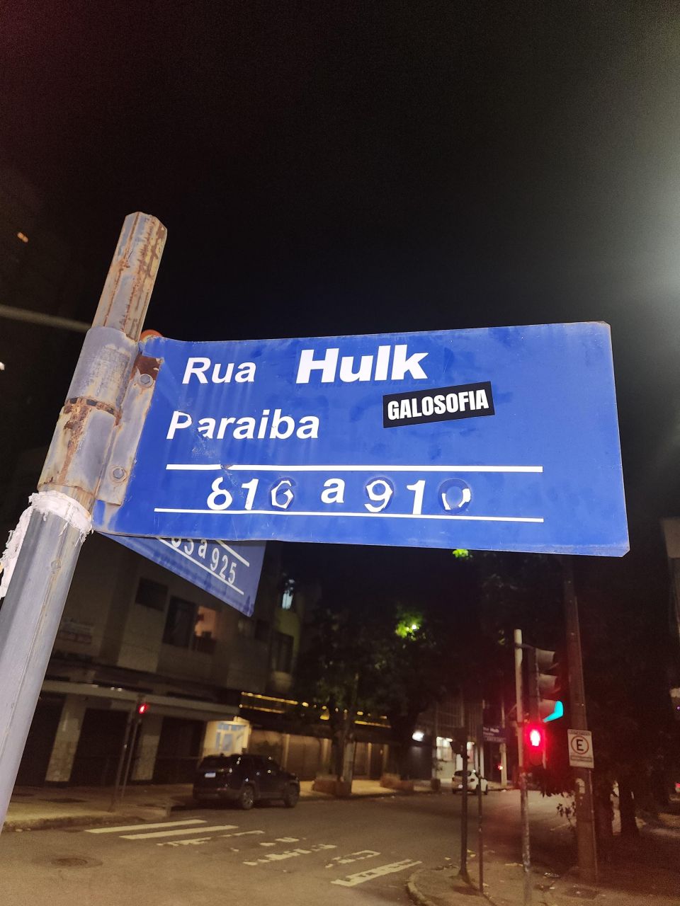 Torcida do Atlético-MG homenageia Hulk
