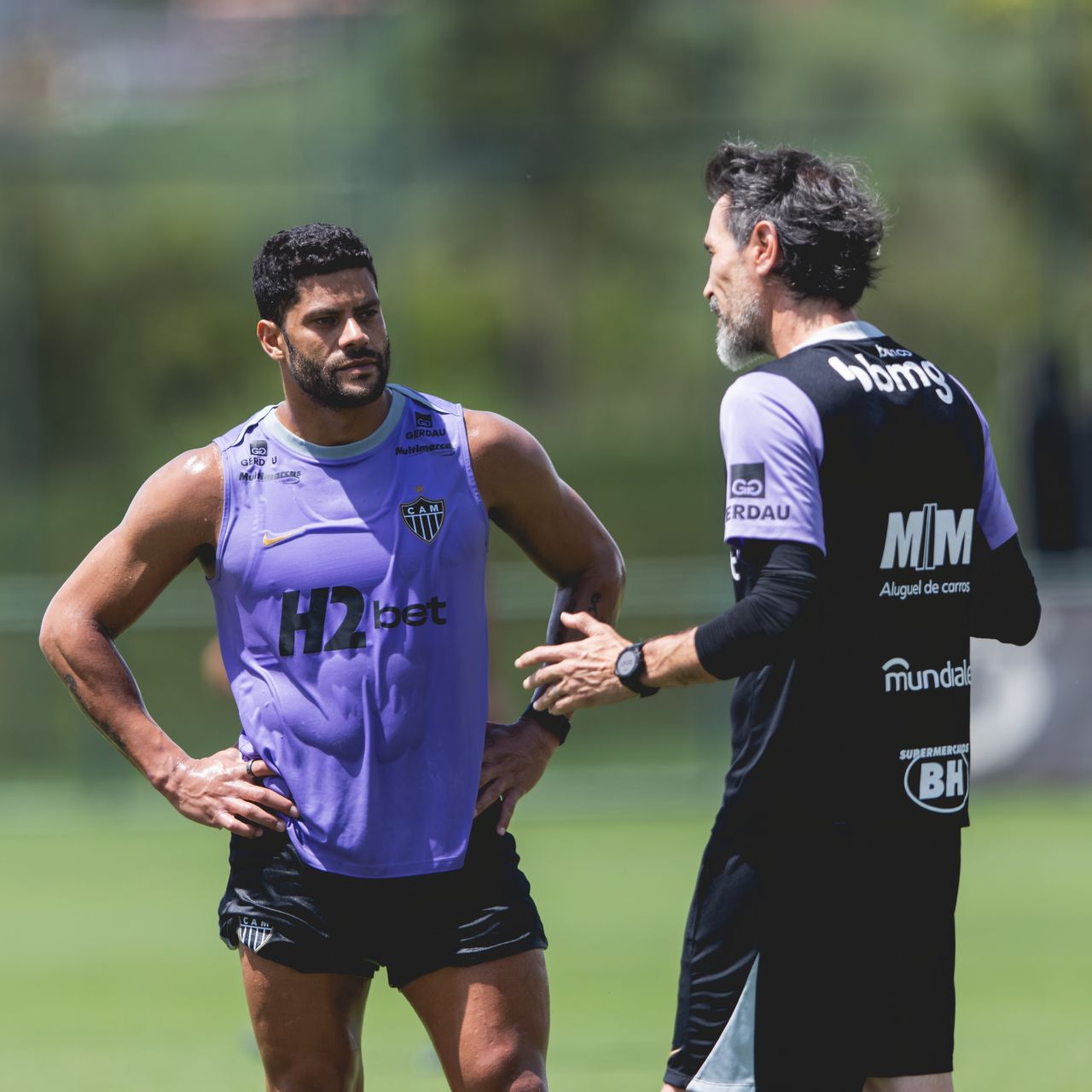 Hulk e Domínguez durante treino do Atlético-MG