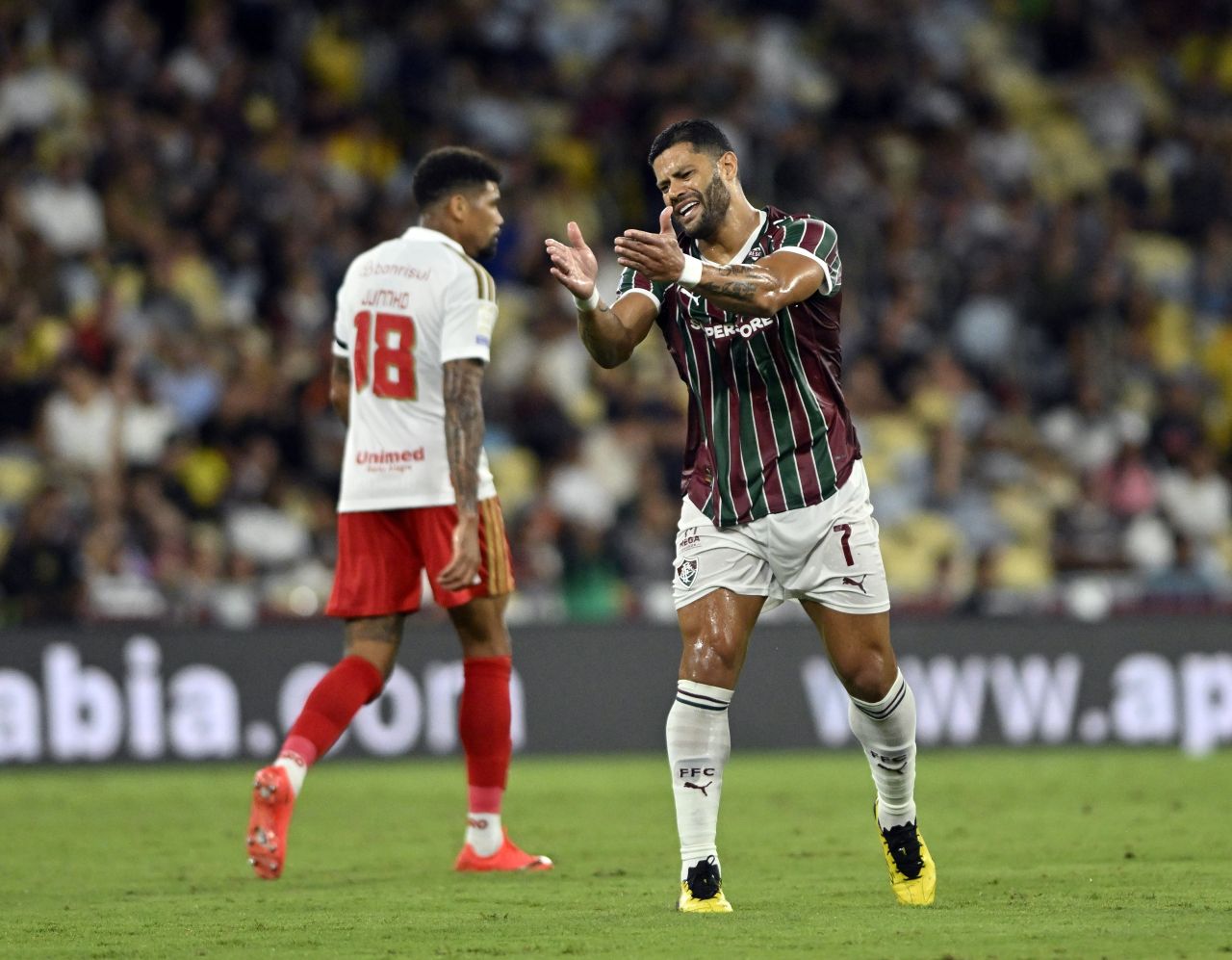 Hulk pelo Fluminense em ação