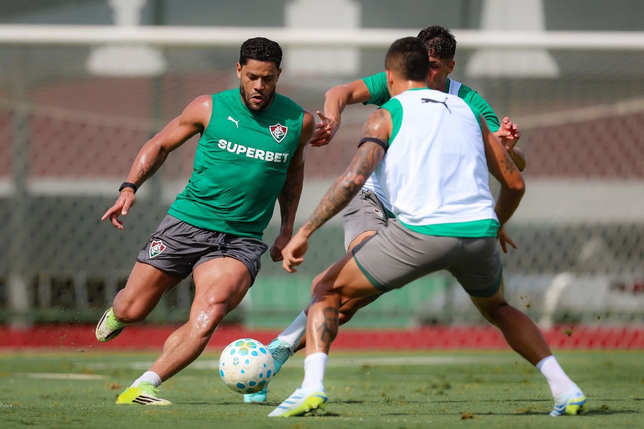 Hulk durante treino do Fluminense no CT Carlos Castilho