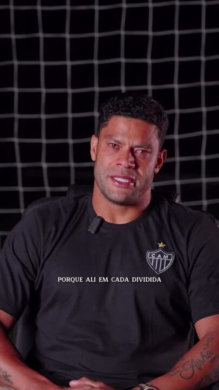 Hulk acenando e emocionado durante despedida do Atlético-MG