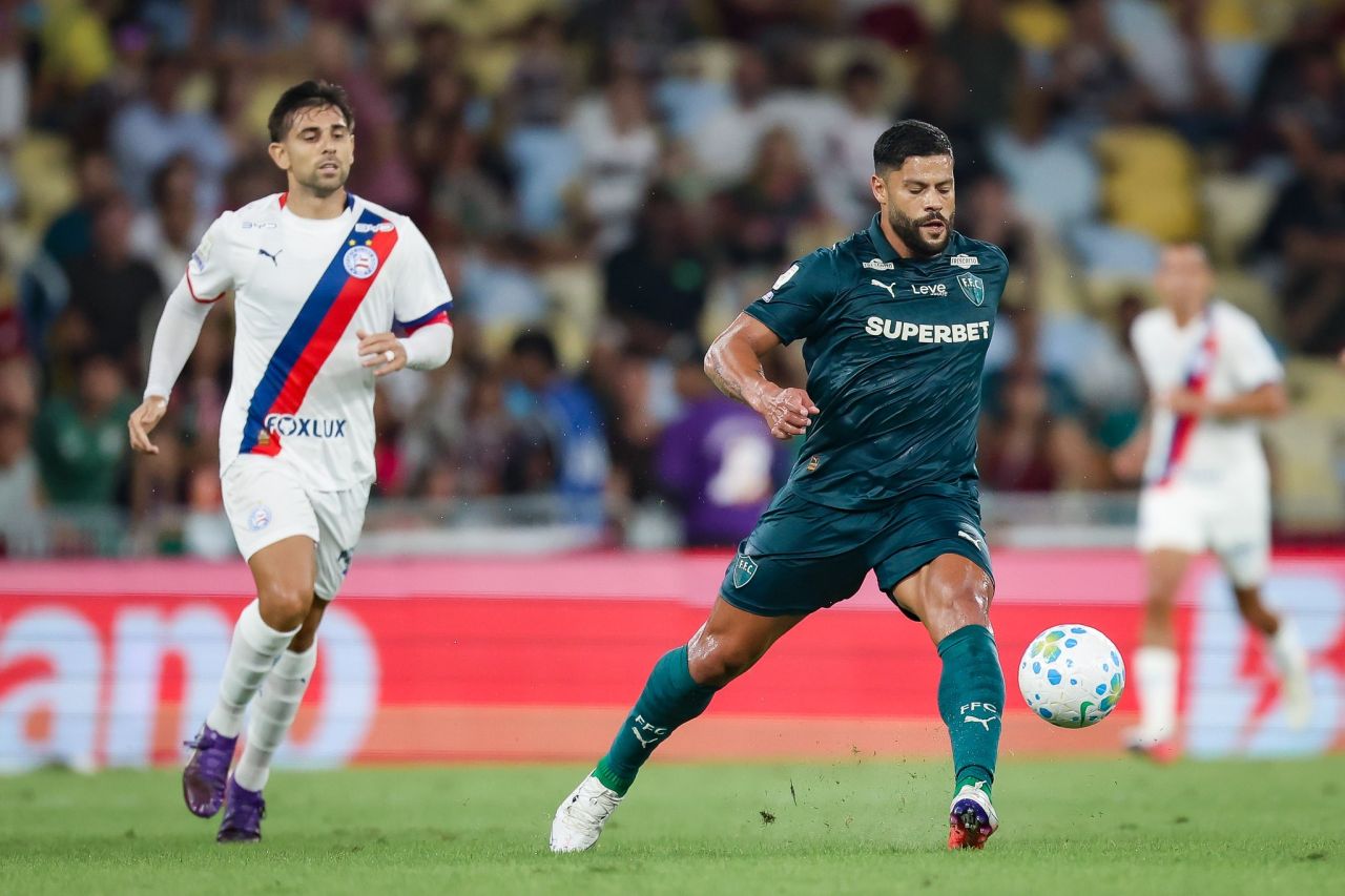 Hulk durante partida pelo Fluminense no Maracanã