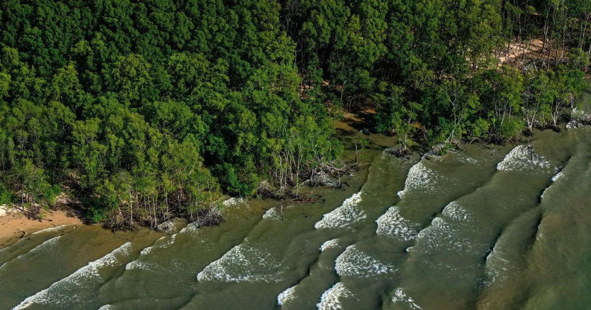 Câmera de monitoramento instalada em área urbana de Ponta de Pedras