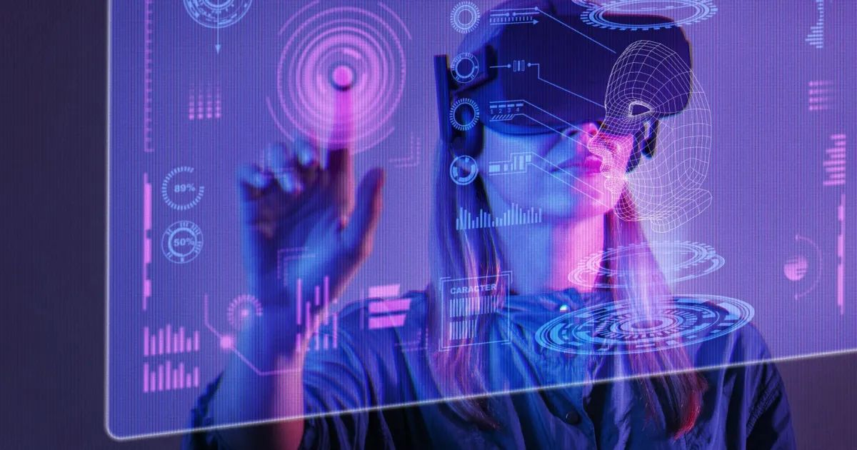 Programador diante de tela com código e ícone de IA