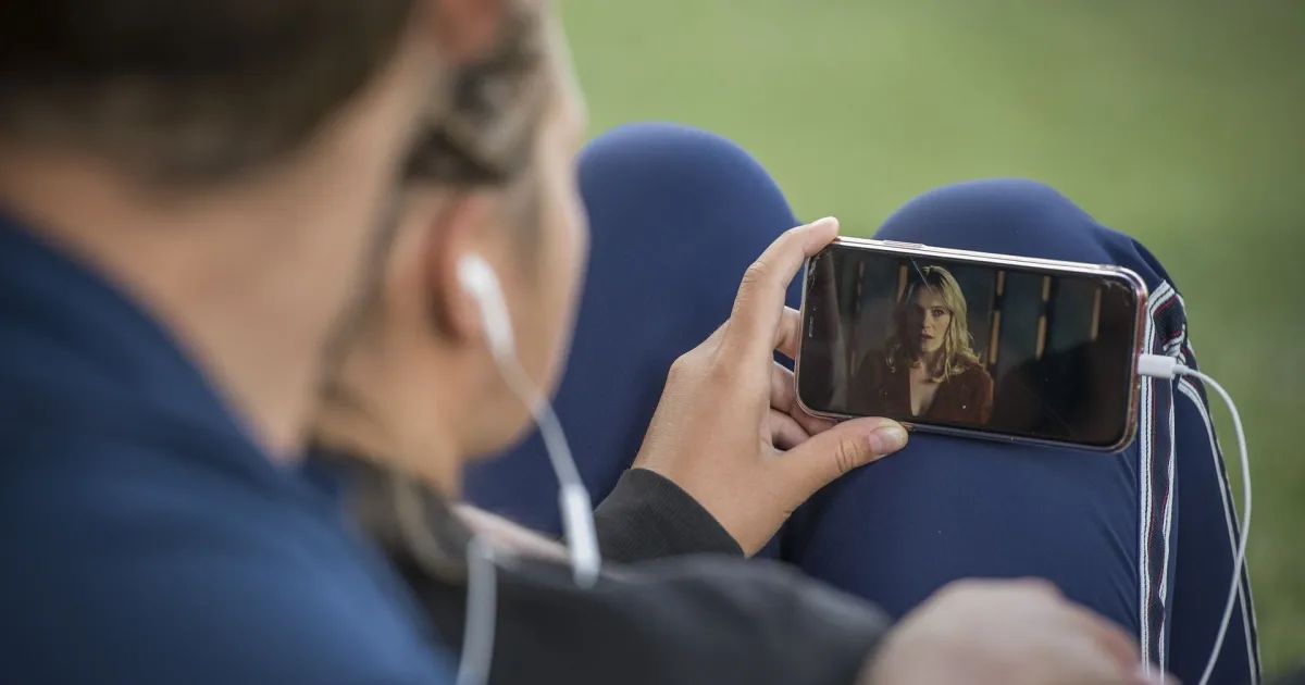 Tela exibindo cena gerada por inteligência artificial