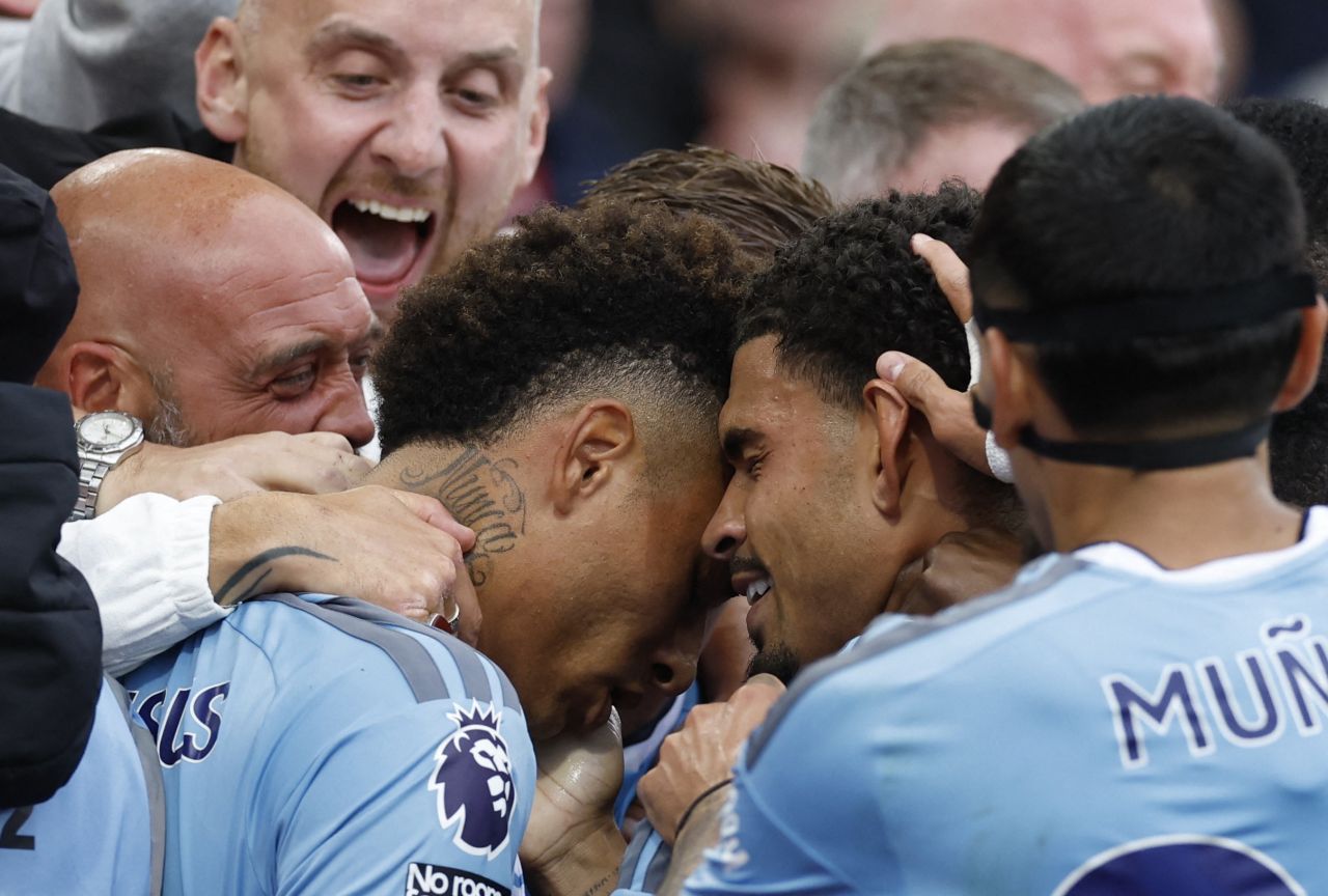 Igor Jesus comemora gol pelo Nottingham Forest