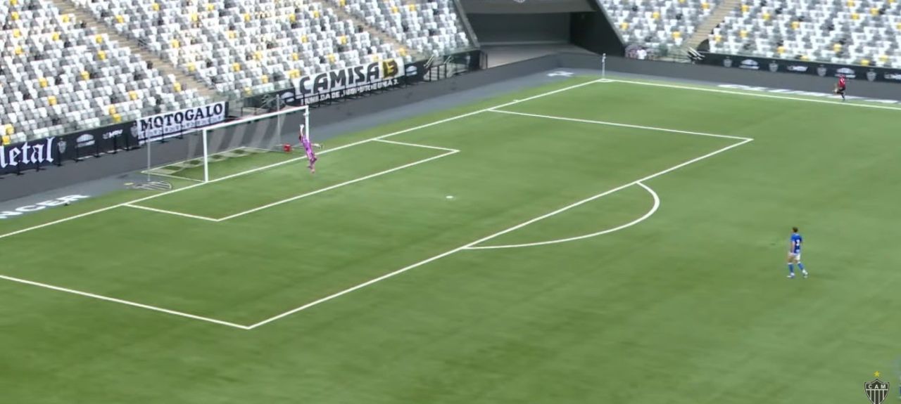 Índio comemorando após marcar gol do meio de campo