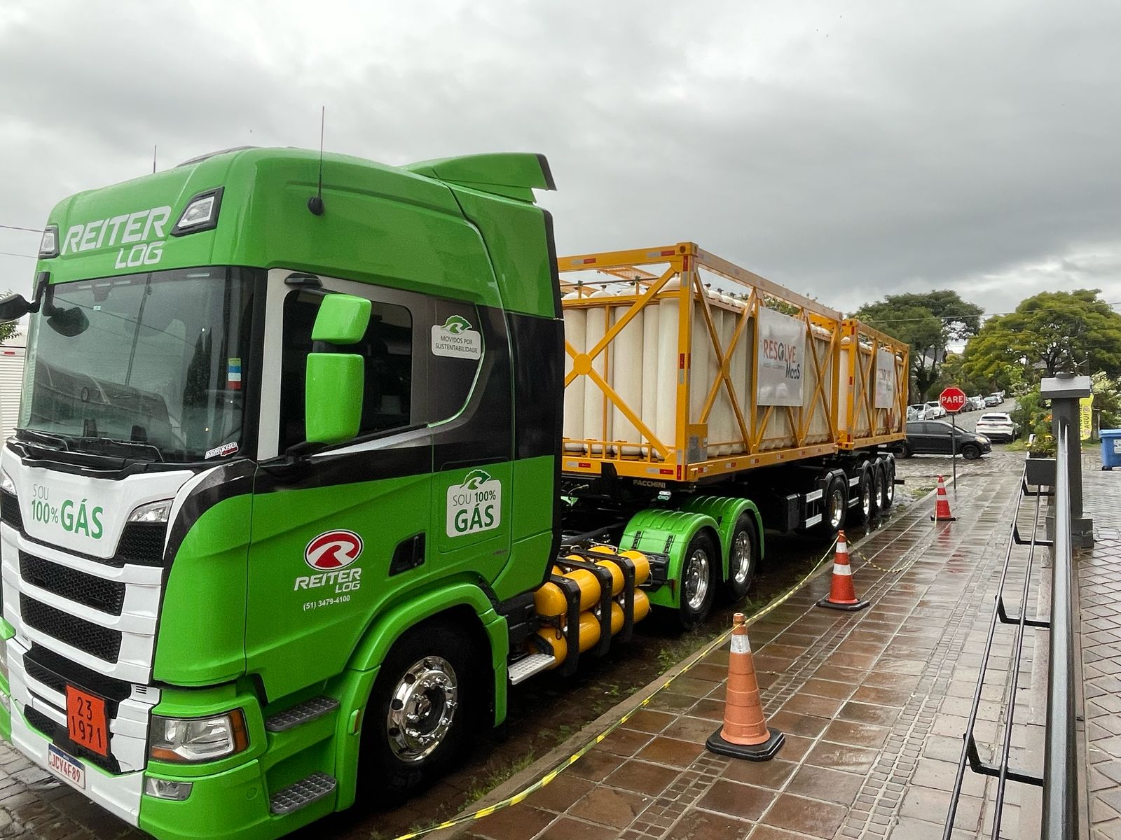 Estrutura industrial ligada ao abastecimento de gás para transporte pesado