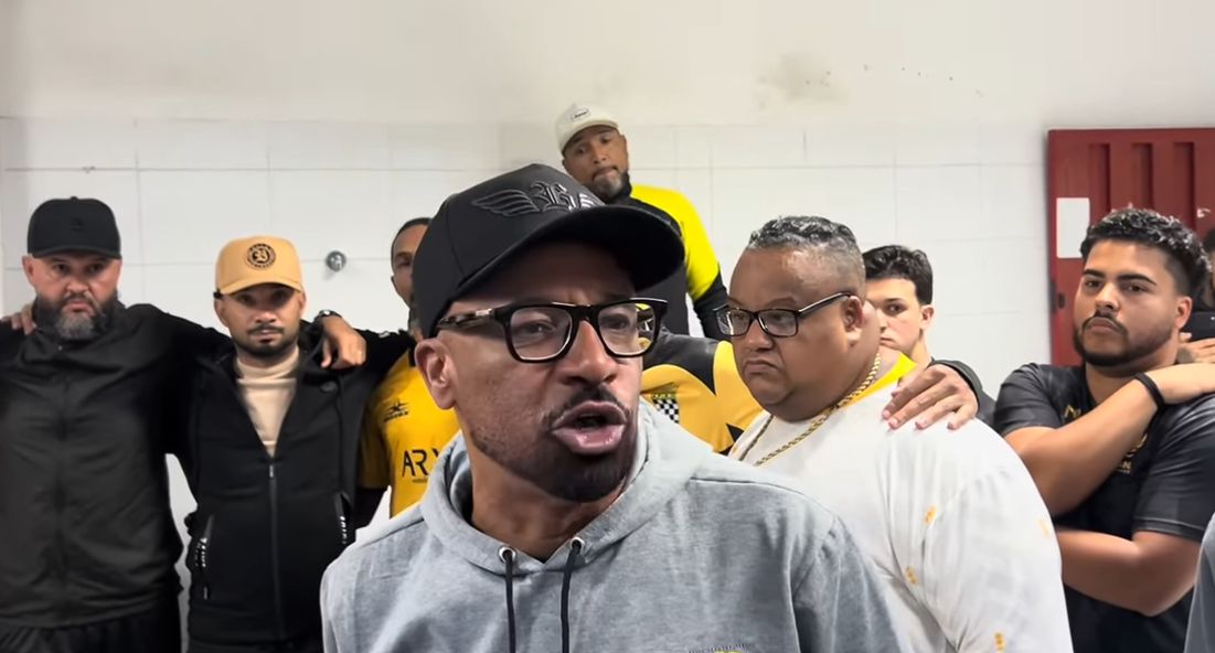 Jogadores do Inflamáveis comemorando a classificação nas quartas de final da Especial de Osasco