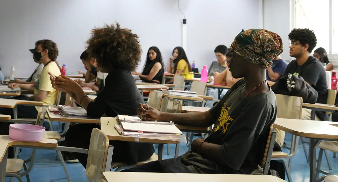 Capa do podcast Lá Vem História do Instituto MRV&CO