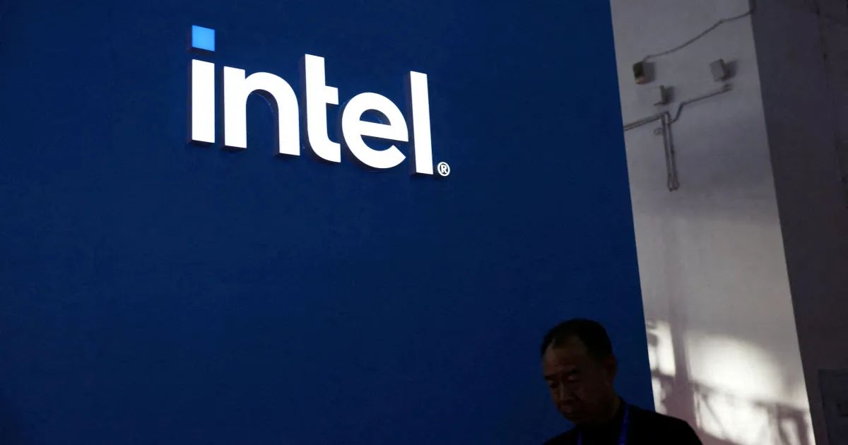 Logo da Intel em fachada