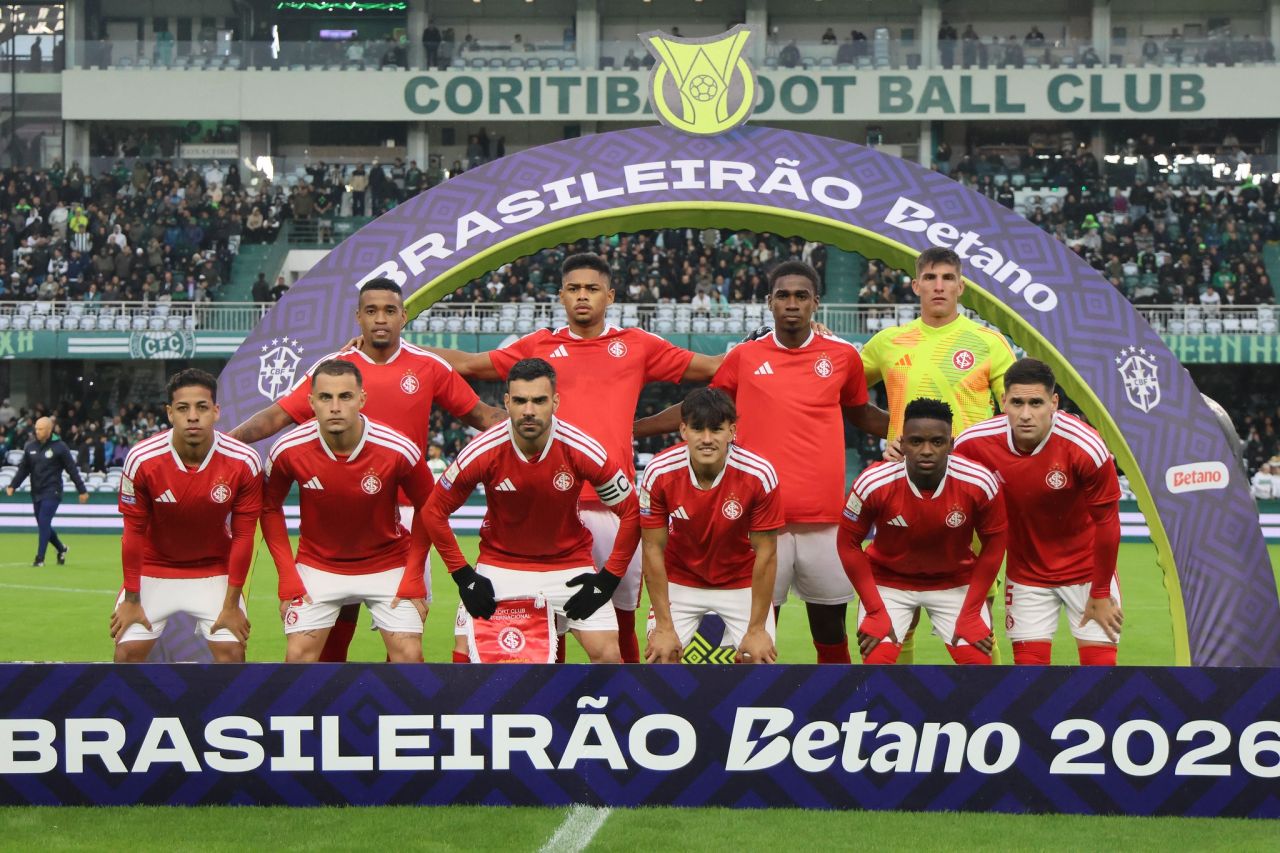 Jogadores do Internacional comemoram o gol de empate