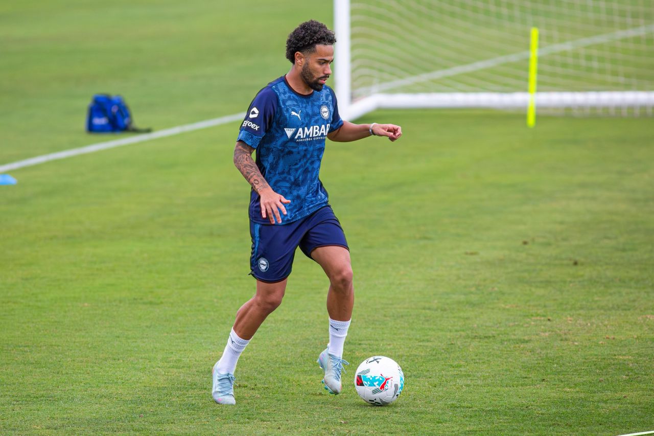 Calebe em ação pelo Alavés