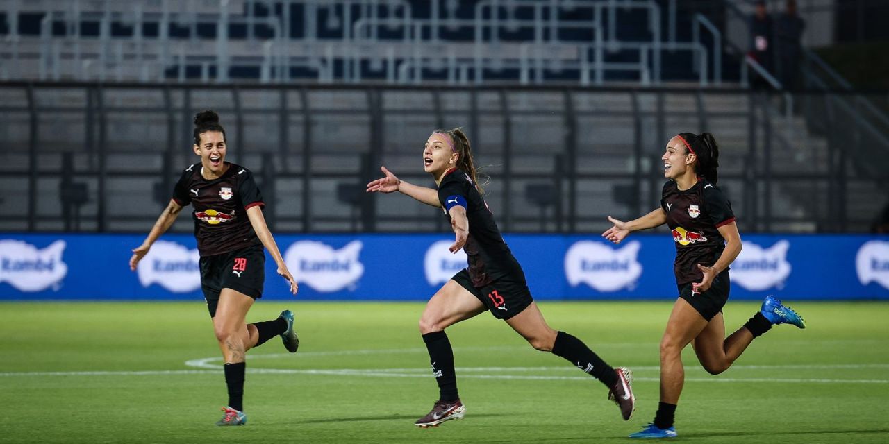 Jogadoras do Red Bull Bragantino comemoram classificação