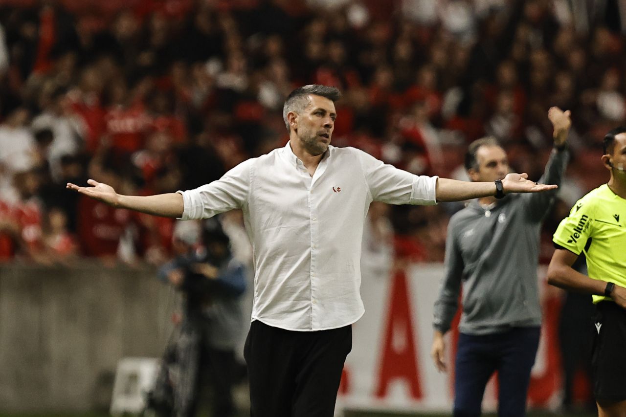 Paulo Pezzolano no Beira-Rio durante o jogo contra o Remo