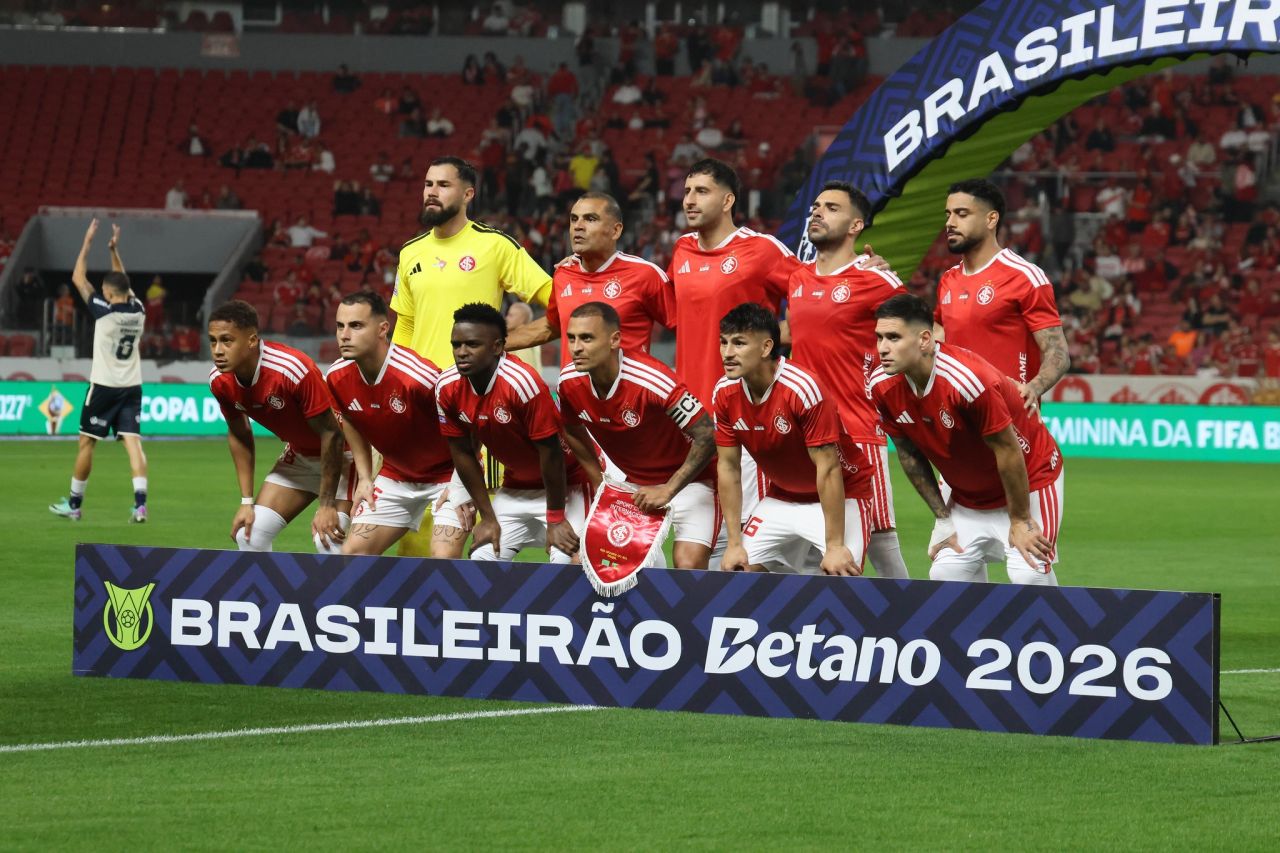 Jogadores do Internacional antes da partida contra o Remo