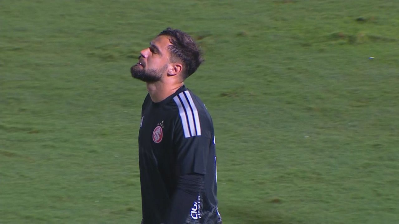 Matheus Cunha expulso no jogo contra o Mirassol