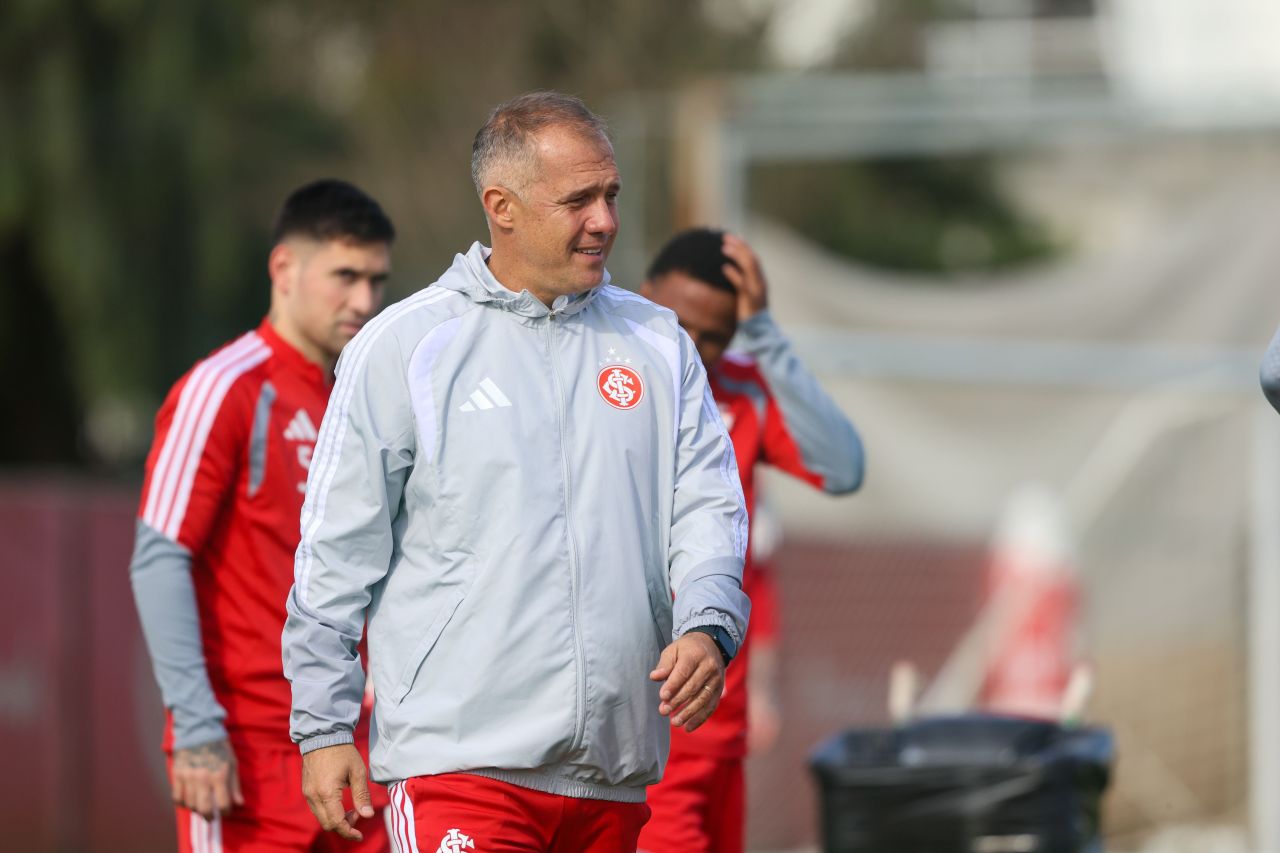 Eduardo Baptista durante apresentação no Internacional