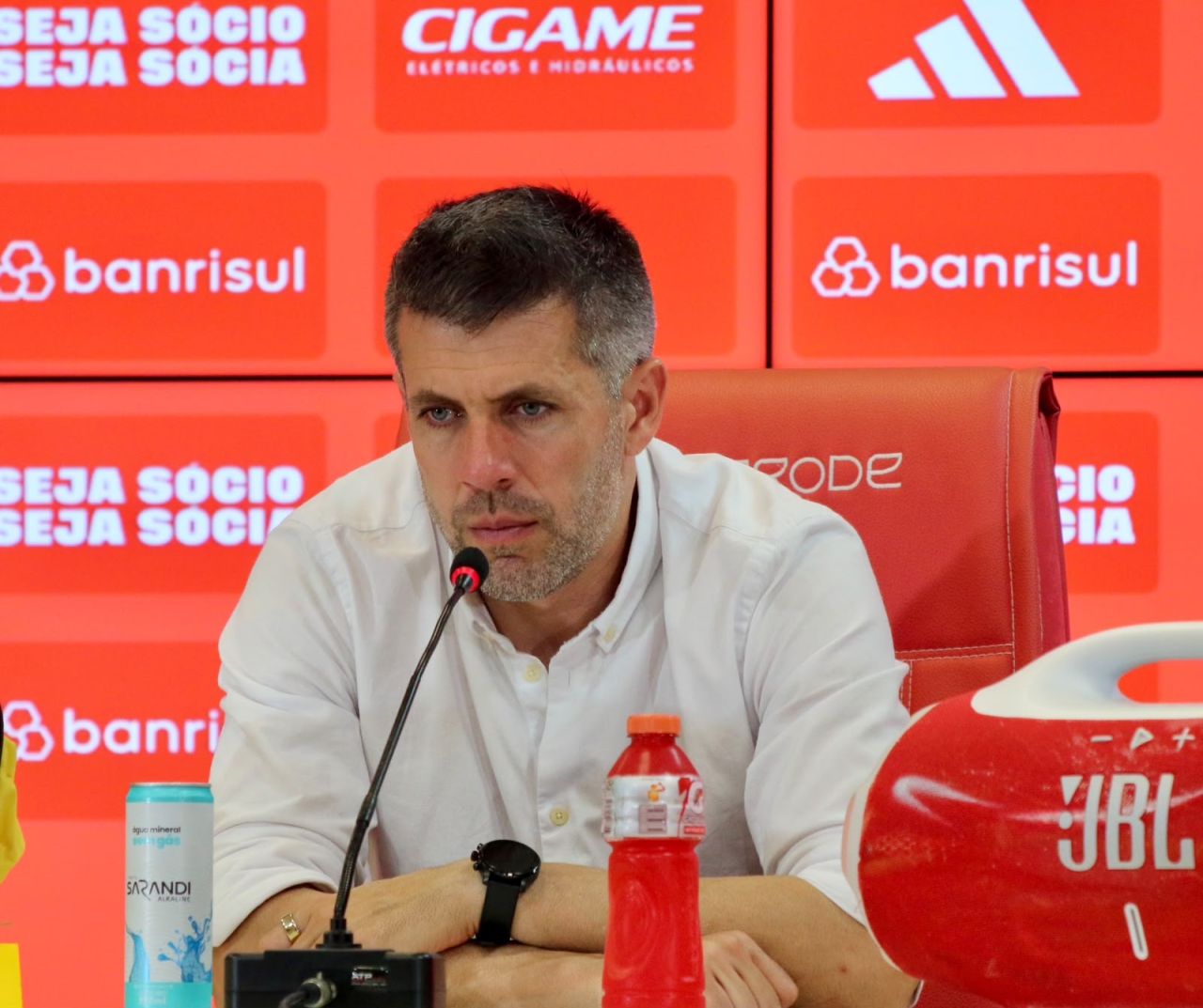 Paulo Pezzolano em coletiva após partida no Beira-Rio