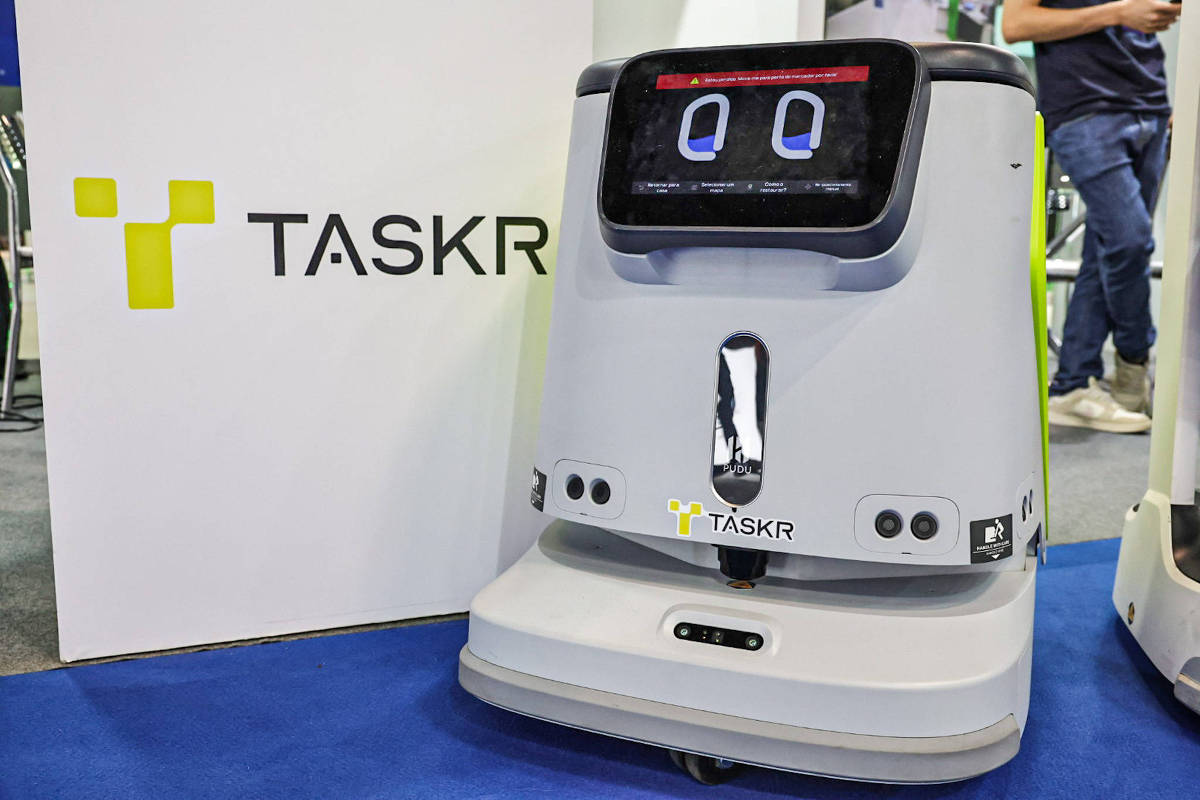 Robô de entrega exposto na Intermodal