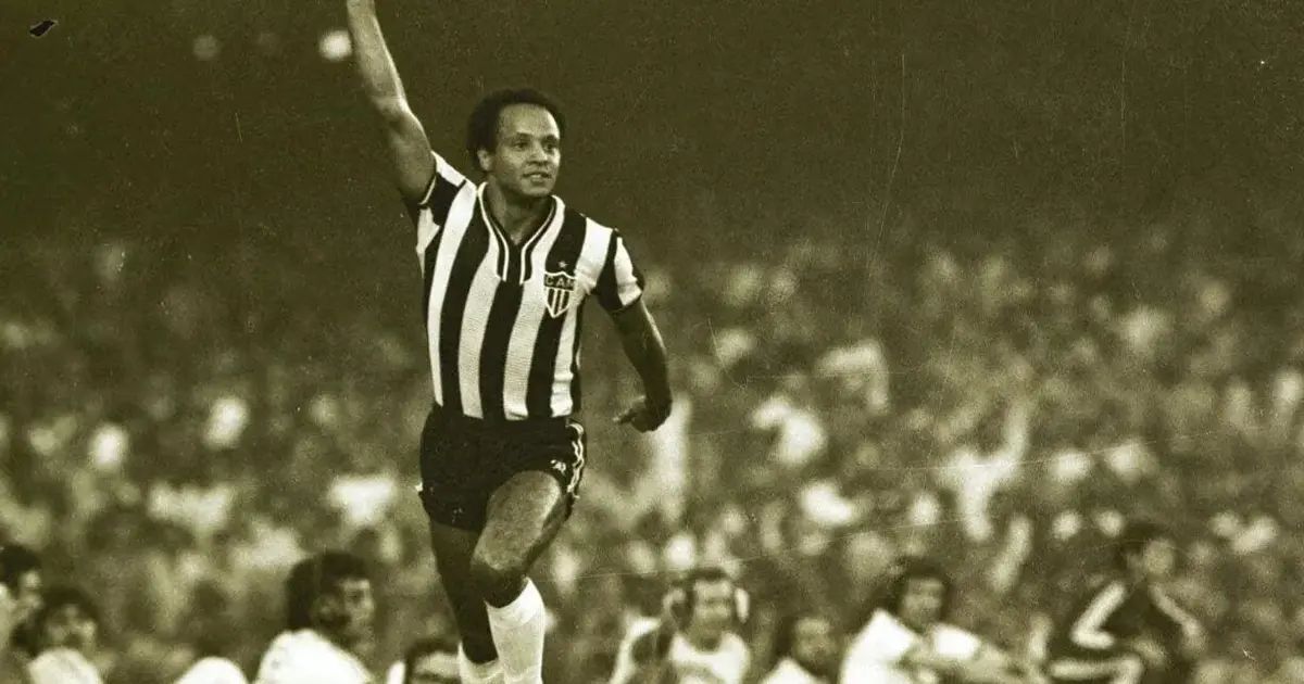 Reinaldo comemora gol pelo Atlético-MG no Beira-Rio em 1980