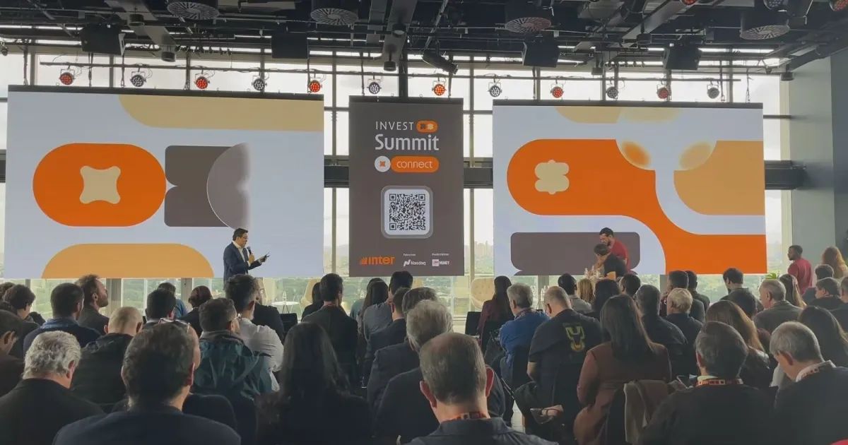 Painel do Invest Summit Connect com executivos e especialistas