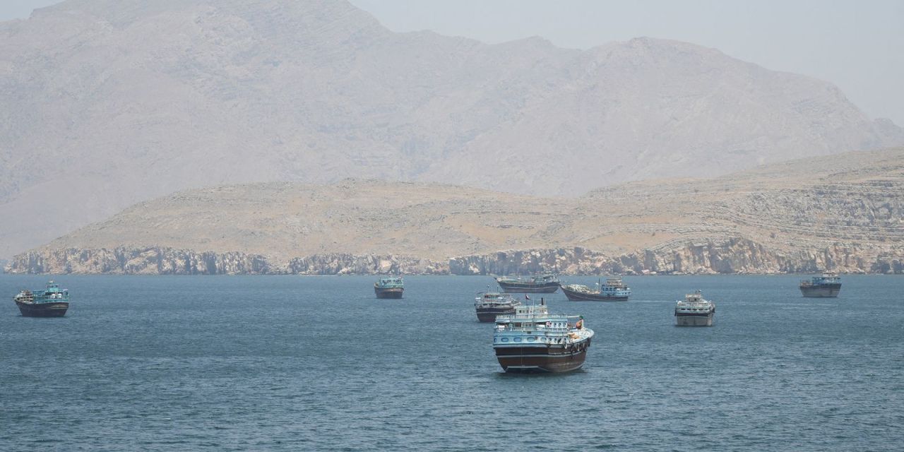 Navios no Estreito de Ormuz