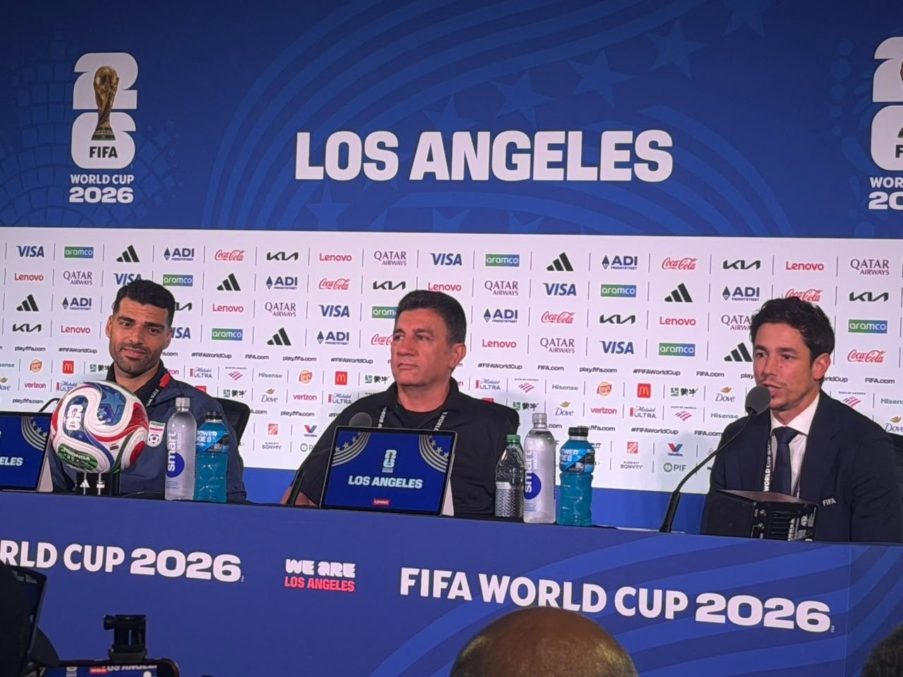 Amir Ghalenoei em coletiva no SoFi Stadium