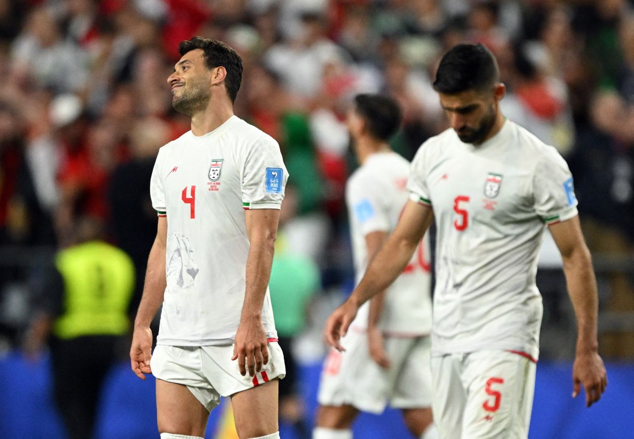 Shojae Khalilzadeh lamenta gol anulado pelo VAR